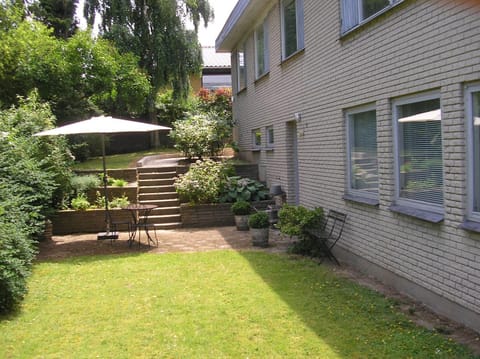 Facade/entrance, Garden