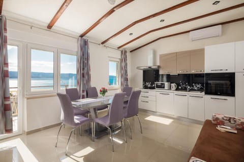 Kitchen or kitchenette, Dining area, Sea view