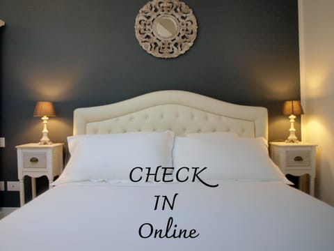 Photo of the whole room, Text overlay