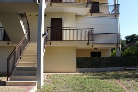 Facade/entrance, Inner courtyard view