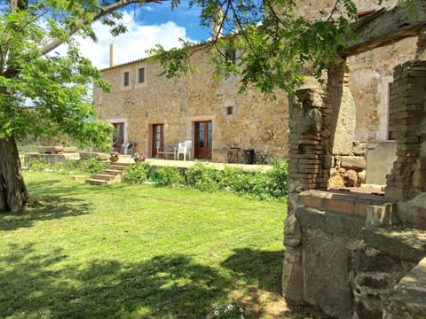 Property building, Spring, Off site, Day, Natural landscape, Garden, Balcony/Terrace, Garden view