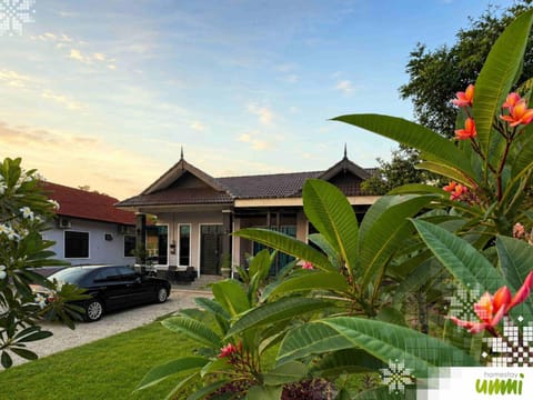 Property building, Facade/entrance, Day, Garden, Garden view, Entertainment, Parking