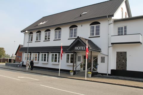 Property building, Day