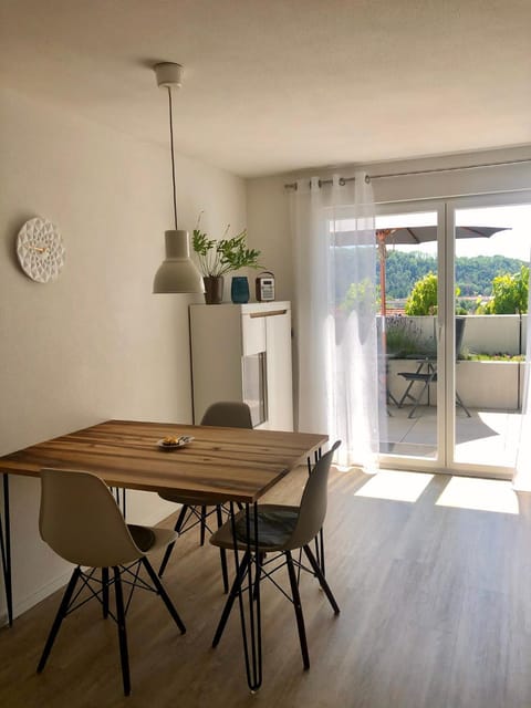 Dining area, kitchen