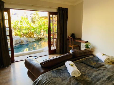 Coffee/tea facilities, Balcony/Terrace, Pool view