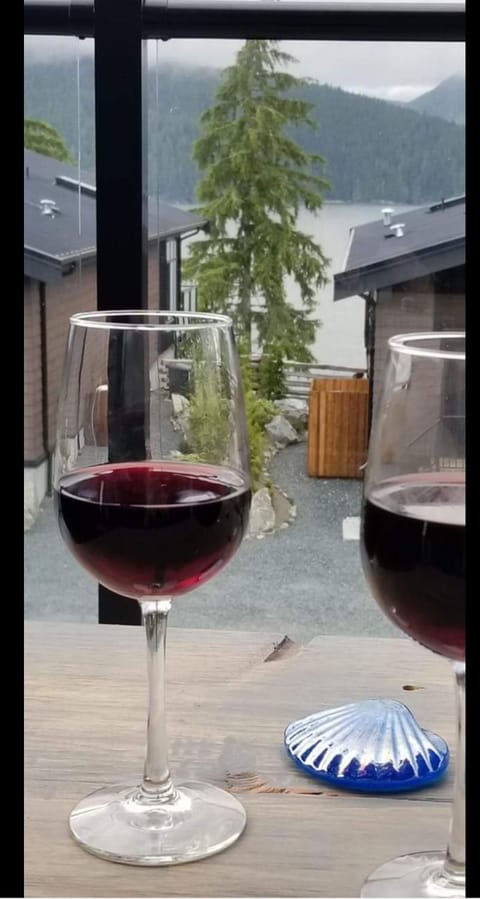 Newfie Seaside Retreat House in Cowichan Valley