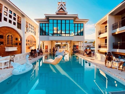 Swimming pool, Drinks