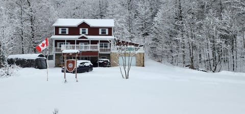 Gîte Le Trésor Caché Bed & Breakfast Bed and Breakfast in Gatineau