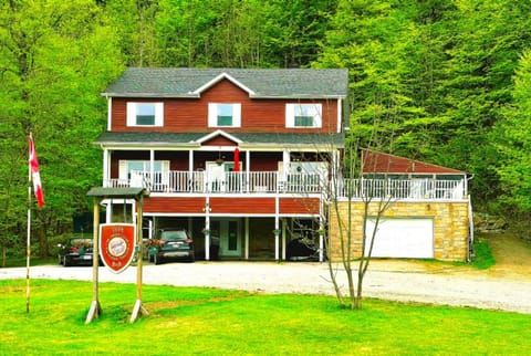 Gîte Le Trésor Caché Bed & Breakfast Bed and Breakfast in Gatineau