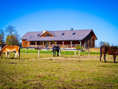 Property building, Off site, Garden, Animals, On site, Garden view, Mountain view, Area and facilities, Location, children, young children, Family