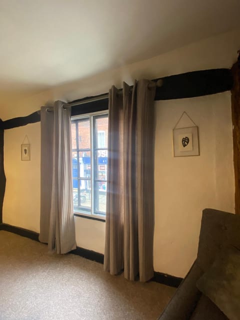 Charles I 16th century house Apartment in Newark-on-Trent