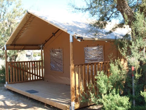 Oh! Campings - Le Clos du Rhône Campground/
RV Resort in Saintes-Maries-de-la-Mer