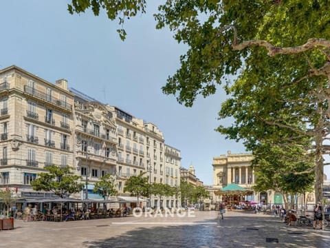 Property building, Neighbourhood