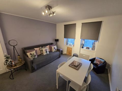 Bespoke Tours Scotland Accommodation @ Morrison Street Apartment in Edinburgh
