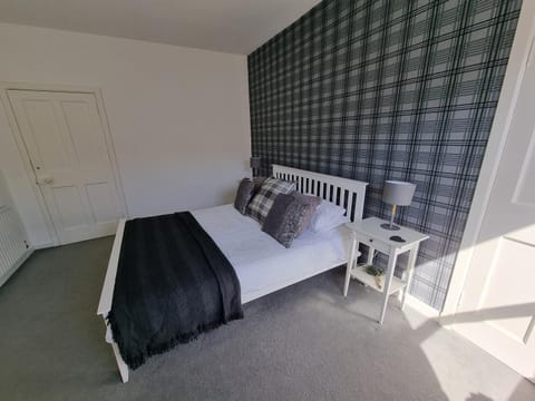Bespoke Tours Scotland Accommodation @ Morrison Street Apartment in Edinburgh