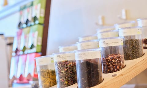 Coffee/tea facilities, Food and drinks, Food