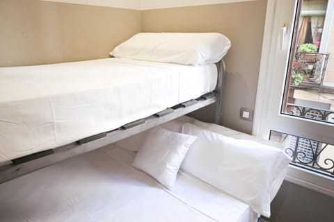 For You Rentals Apartment TEMPORAL Madrid Paloma-La Latina PAL41 Apartment in Centro