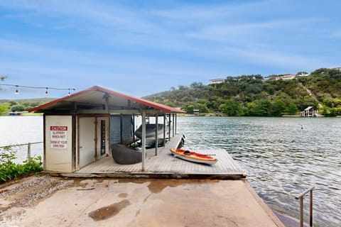 Waterfront Wonder House in Lake Austin