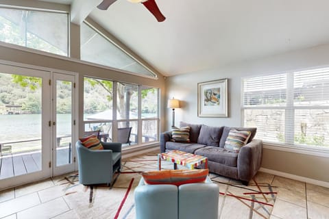 Waterfront Wonder House in Lake Austin