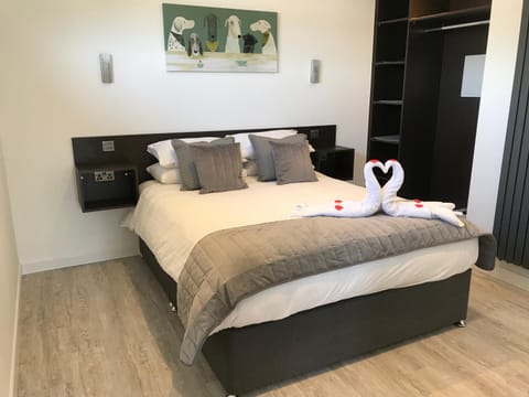 Parkknott Retreat Luxury Lodge with Private Hot Tub Apartment in Barrow-in-Furness District