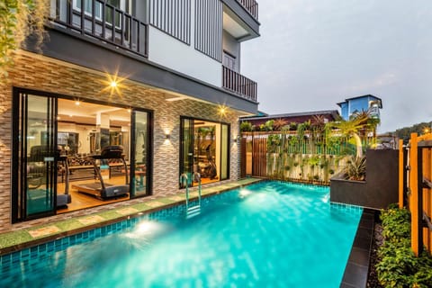 Property building, Patio, Day, View (from property/room), Balcony/Terrace, Pool view, Swimming pool, sunbed