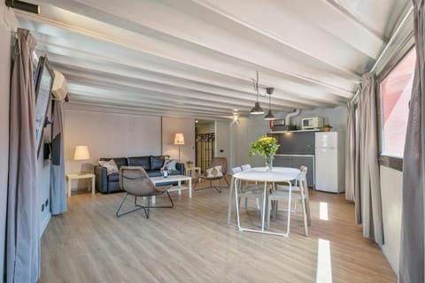 Kitchen or kitchenette, Living room, Dining area