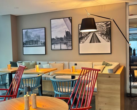 Restaurant/places to eat, Seating area