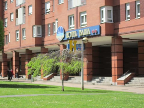 Facade/entrance