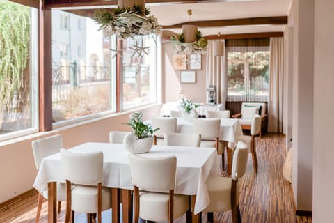 Property building, Coffee/tea facilities, Lobby or reception