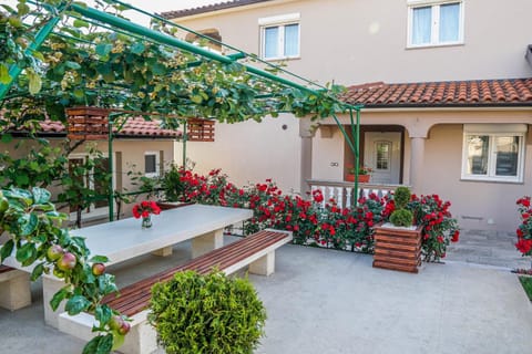 Garden, Garden