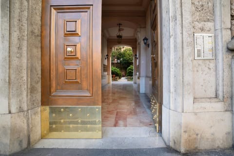 Facade/entrance