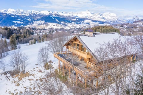 Property building, Nearby landmark, Natural landscape, Winter, Skiing