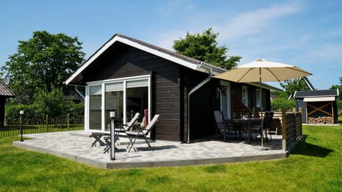 Property building, Day, Garden, sunbed