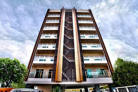 Facade/entrance, Area and facilities