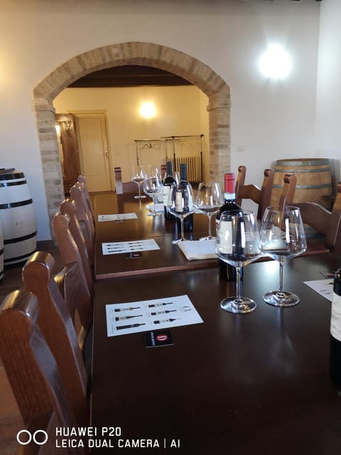 Restaurant/places to eat, Banquet/Function facilities, Dining area