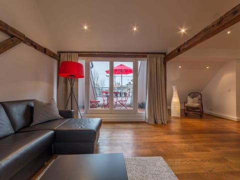 TV and multimedia, Balcony/Terrace, Living room, Seating area, Dining area