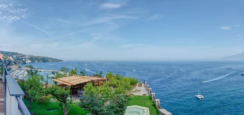 Garden, Hot Tub, Balcony/Terrace