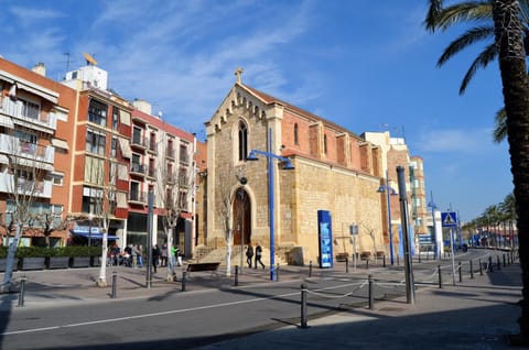 Nearby landmark, Neighbourhood