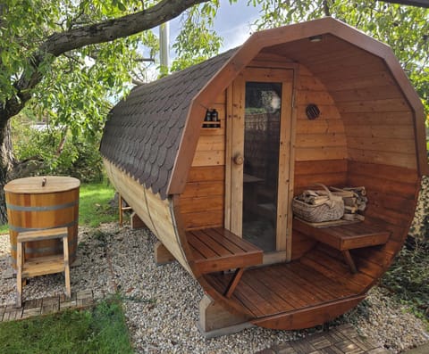 Garden, Sauna