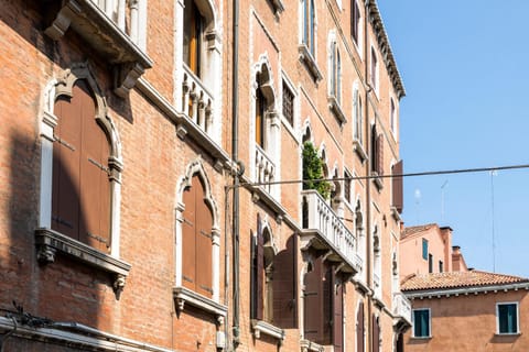 Property building, Balcony/Terrace