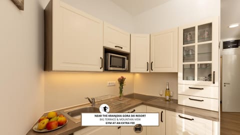 Kitchen or kitchenette, Food and drinks, Food, oven, stove