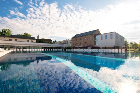 Property building, Pool view, Swimming pool