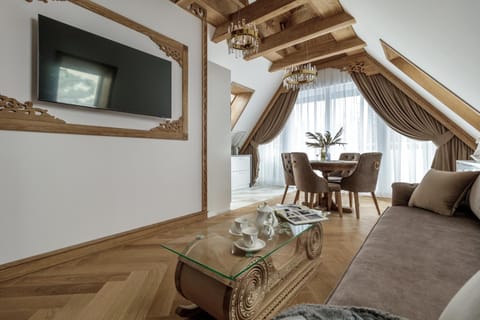 TV and multimedia, Living room, Dining area