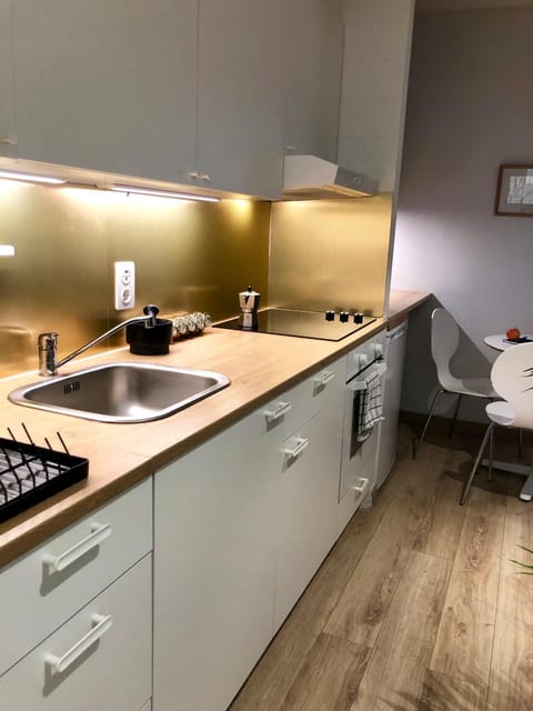 Cool & Central 2 bedroom in heart of Eaux-vives Apartment in Geneva