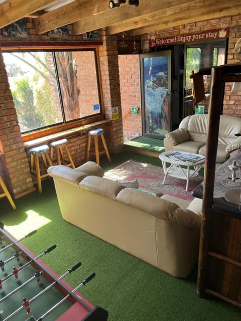 Game Room, Living room, fireplace