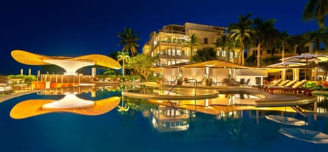 Restaurant/places to eat, Swimming pool