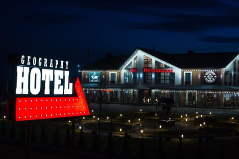 Restaurant/places to eat, Property logo or sign