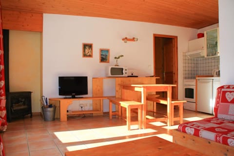 Communal lounge/ TV room, TV and multimedia, Dining area