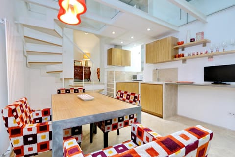 Kitchen or kitchenette, Living room