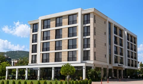 Property building, Day, Natural landscape, On site, Mountain view, Location